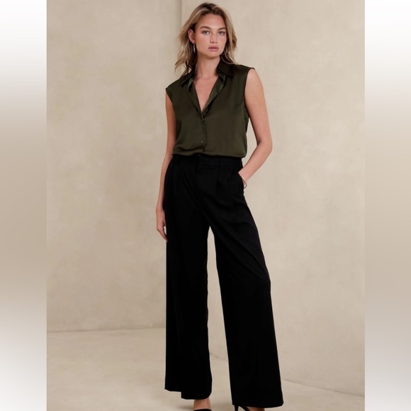 Banana Republic Tops - BANANA REPUBLIC Silky Collared Blouse in Sheltered Earth (DARK GREEN), Size XL